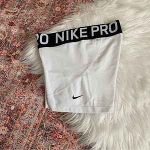 Nike Pro 3”